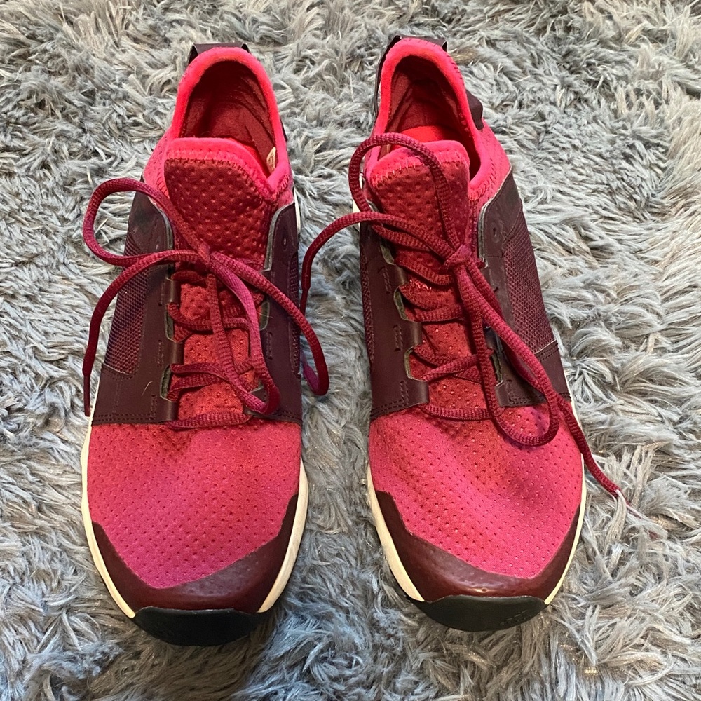 Adidas Terrex Women’s Athletic Sneakers in Fuchsia/Burgundy 10